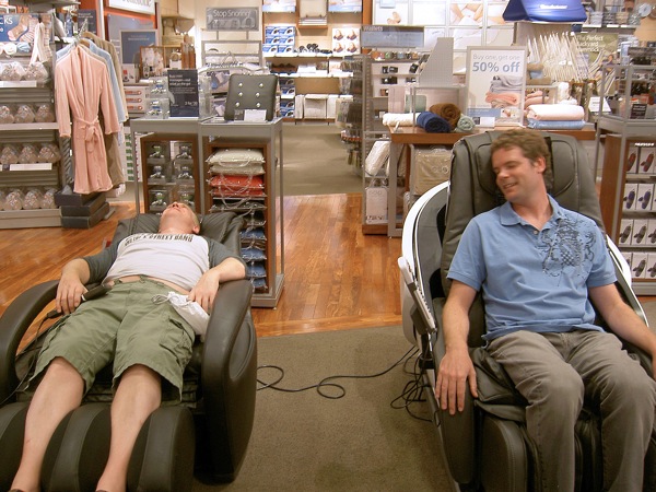 Chris & Karl, massage chairs, Mall of America